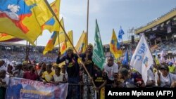 Para pendukung partai koalisi pemerintahan yang berkuasa di Republik Demokratik Kongo berkumpul di Stadion Martir dalam acara kampanye di Kinshasa (foto: ilustrasi). 