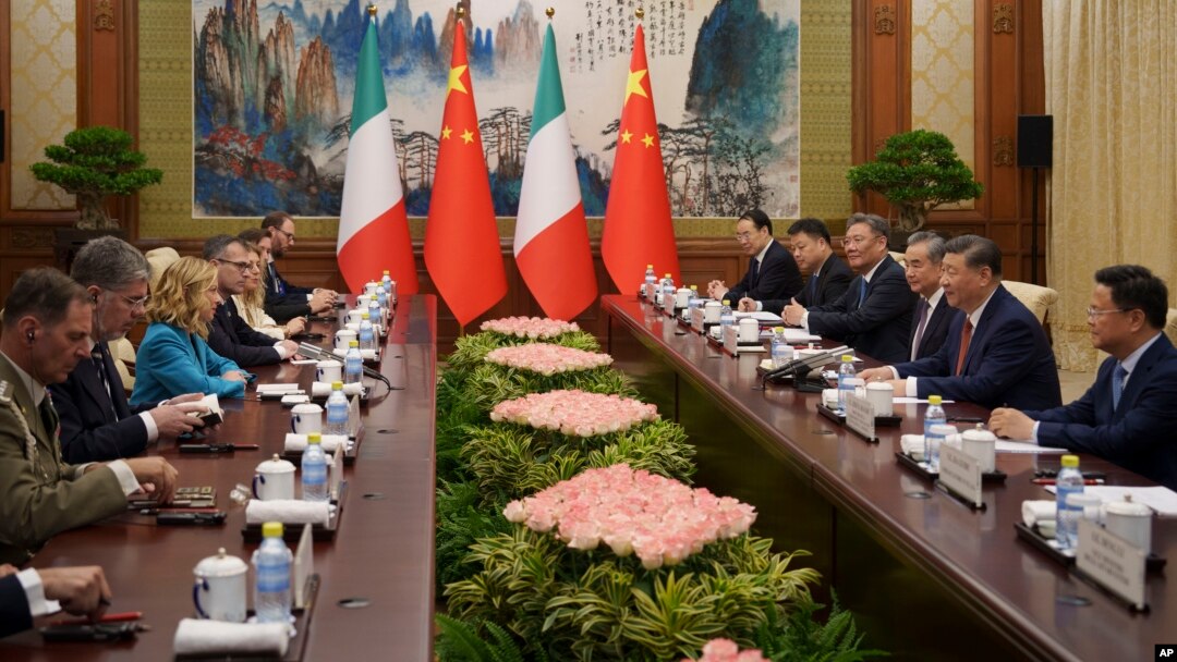 中国领导人习近平与意大利总理乔治亚·梅洛尼(Giorgia Meloni)在北京钓鱼台国宾馆举行会谈。（2024年7月29日）