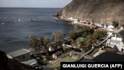 Vista de St Helena - território britânico no Atlântico Sul