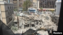 2일 이스라엘군 공습으로 무너져 내린 시리아 다마스쿠스 주재 이란 영사관 건물.