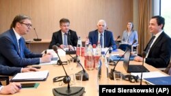 Sastanak predsednika Srbije Aleksandra Vučića i premijera Kosova Aljbina Kurtija sa evropskim zvaničnicima u Briselu, 2. maja 2023. godine (Foto: AP/Fred Sierakowski)