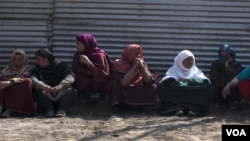 Distraught village women sitting in the queue in the Soibug area of Budgam district after the murder of a village girl in March. (Wasim Nabi/VOA)