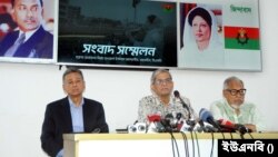 বিএনপি চেয়ারপার্সনের কার্যালয়ে আয়োজিত সংবাদ সম্মেলনে মির্জা ফখরুল ইসলাম আলমগীর। 