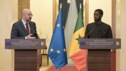 Le président du Conseil européen, Charles Michel (à g.) a rencontré le nouveau président sénégalais Bassirou Diomaye Faye à Dakar.