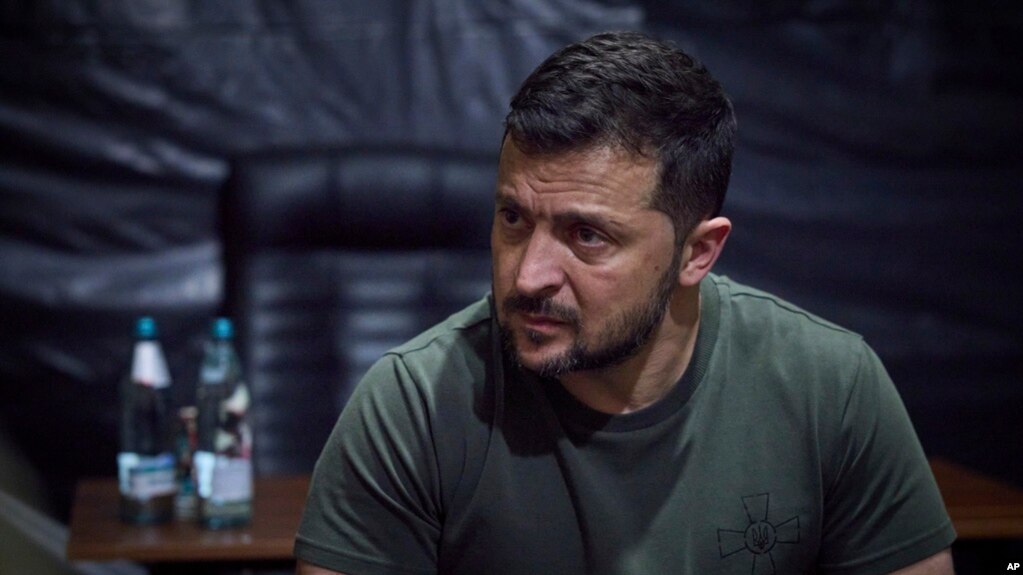 Zelenskyy zotohet për reagim të fortë pas sulmit ndaj qytetit të Chernihivit