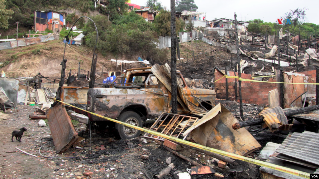 Una camada destruida por el incendio que dejó sin hogar a más de 22 familias en el centro de Bogotá, el viernes 8 de marzo.