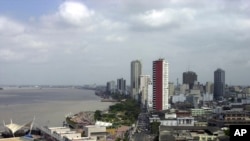 Esta foto de julio de 2002 muestra una vista del puerto marítimo de Guayaquil, la ciudad más grande de Ecuador.