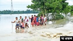 পূর্ব ভারতের অসমে বন্যা পরিস্থিতির ক্রমশ অবনতি, হাজার হাজার মানুষ বিপন্ন, জল ঢুকছে কাজিরাঙা জাতীয় উদ্যানে। 