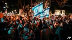 Demonstracije protiv izraelskog premijera Benjamina Netanjahua u Tel Avivu (Foto: AP/Leo Correa)
