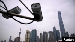 资料照：监控摄像头俯视上海浦东陆家嘴金融区。（2020年1月15日）