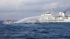 TƯ LIỆU - Một tàu Cảnh sát biển Trung Quốc xịt vòi rồng vào tàu tiếp tế M/L Kalayaan do hải quân Philippines vận hành khi nó tiếp cận Bãi cạn Second Thomas, ở vùng Biển Đông có tranh chấp, ngày 10 tháng 12 năm 2023.