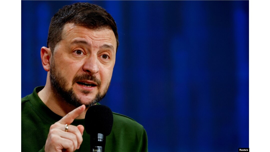 “Terror sodir etilganidan bir kun o’tib ham bu arzimas Putin o’z xalqi bilan shug’ullanish, murojaat bilan chqish o`riniga bir sutka sukut saqladi", - deydi Ukraina rahbari Volodimir Zelenskiy
