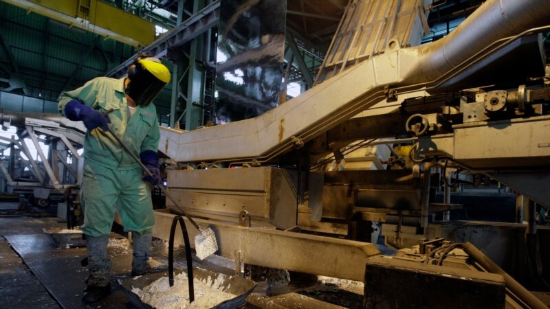 Thousands of Iranian Steelworkers Strike for Better Wages...