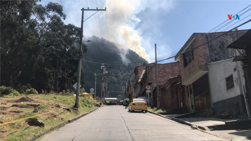 Vista del Cerro El Cable, uno de los sectores donde se han presentado incendios forestales en Bogotá, Colombia.