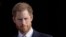 FILE - Pangeran Harry dari Inggris tiba di taman Istana Buckingham di London, 16 Januari 2020. (Kirsty Wigglesworth/AP)