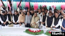 বঙ্গবন্ধুর সমাধিসৌধে শ্রদ্ধা নিবেদন করেছেন প্রধানমন্ত্রী শেখ হাসিনা এবং মন্ত্রিসভার সদস্যগণ।