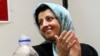 Aktivis HAM Iran sekaligus peraih Nobel Perdamaian Narges Mohammadi hadir dalam sebuah kesempatan di Teheran, Iran, pada 3 Juli 2008. (Foto: AP/Vahid Salemi)