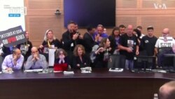 以色列一些人质亲属闯入议会要求解救被绑架的亲人 