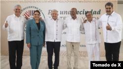 El presidente de México, junto con mandatarios y altos representantes de 11 países de la región, se reunieron para abordar el fenómeno de la movilidad humana y sus causas estructurales, en Chiapas, México. [Foto: X @lopezobrador_]