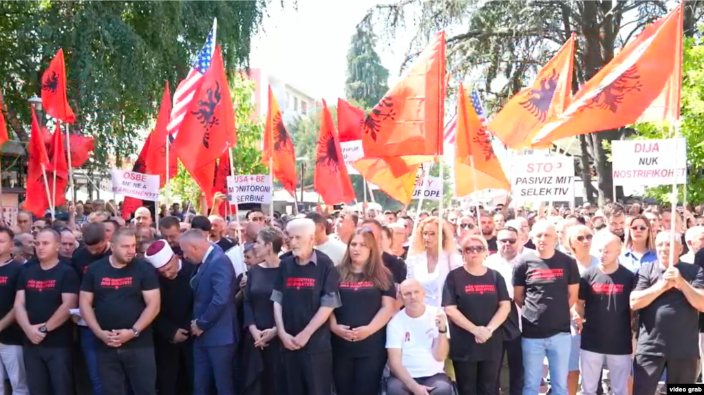 Shqiptarët e Luginës së Preshevës protestojnë kundër diskriminimit nga Serbia