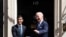 El primer ministro británico Rishi Sunak saluda al presidente estadounidense Joe Biden en el 10 de Downing Street en Londres, Gran Bretaña, el 10 de julio de 2023. REUTERS/Hollie Adams