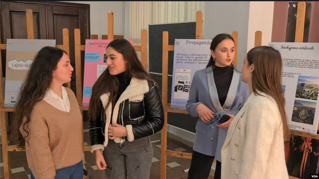 Ndikimi i rrjeteve sociale në jetën e të rinjve