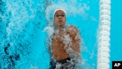 FILE - Hugo Gonzalez, of Spain, competes during a heat in the men's 200-meter backstroke at the 2024 Summer Olympics, July 31, 2024, in Nanterre, France.