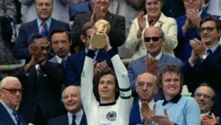 Huyền thoại bóng đá Đức Franz Beckenbauer qua đời ở tuổi 78 | VOA