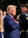 Mgombea urais na rais wa zamani wa Marekani Donald Trump alipoweka shada la maua katika Makaburi ya Kitaifa ya Arlington National Cemetery, Aug. 26, 2024. Picha na AFP 