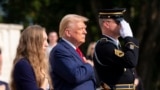 Mgombea urais na rais wa zamani wa Marekani Donald Trump alipoweka shada la maua katika Makaburi ya Kitaifa ya Arlington National Cemetery, Aug. 26, 2024. Picha na AFP 