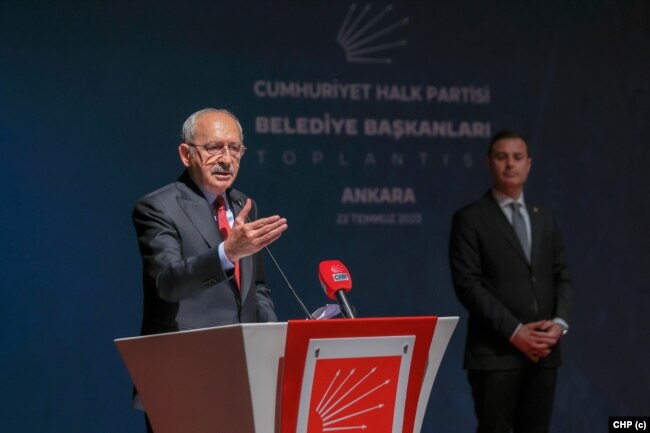Cumhuriyet Halk Partisi Genel Başkanı Kemal Kılıçdaroğlu, CHP Genel Merkezi’nde düzenlenen CHP’li Belediye Başkanları Toplantısı’na başkanlık etti.