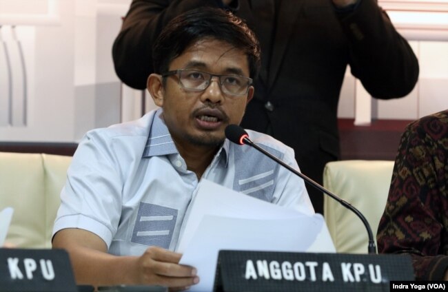Ketua Divisi Teknis Komisi Pemilihan Umum (KPU) RI, Idham Holik. (VOA/Indra Yoga)
