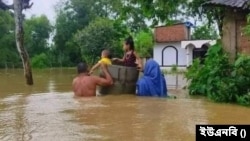 কুমিল্লায় পানিবন্দী হয়ে পড়েছে শত শত মানুষ।