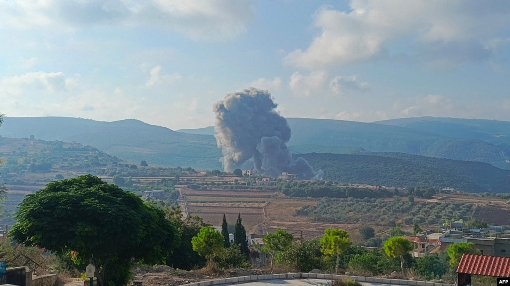 Tymi i shkaktuar nga sulmi ajror izraelit në fshatin Zibqin, në pjesën jugore të Libanit, më 25 gusht, 2024/AFP 