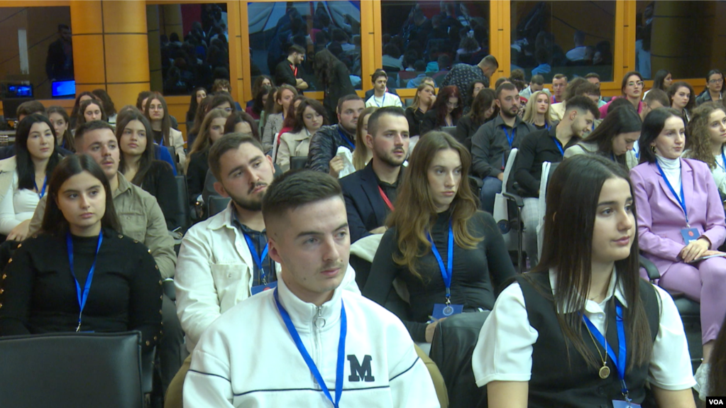 Papunësia dhe mungesa e meritokracisë, shqetësime kryesore të studentëve në Shqipëri dhe Kosovë
