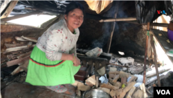 Más de 300 indígenas emberá que han permanecido en un parque de Bogotá tras huir de la violencia en sus lugares de origen comenzaron el proceso de inclusión financiera, un paso para comenzar el retorno a sus comunidades. [Foto: Eliana Páez, periodista de la Voz de América]