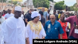 Braima Camará, coordenador do MADEM G15, e esposa, a caminho da assembleia de voto, Bissau, Guiné-Bissau, 4 Junho 2022