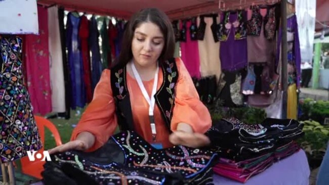 خانمانی کوردستانی ئێران بەرهەمەکانیان دەبەنە هەرێمی کوردستان
