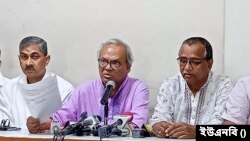 সংবাদ সম্মেলনে বিএনপির সিনিয়র যুগ্ম মহাসচিব রুহুল কবির রিজভী