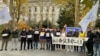 周六（11月25日)，纽约的民运人权团体在市政府公园旁举行纪念白纸运动一周年活动。（方冰拍摄）
