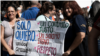 A principios del mes de enero los docentes venezolanos volvieron a salir a las calles para protestar por sus bajos salarios. Durante la manifestación, la VOA les preguntó qué pedían para el Día del Maestro, la mayoría coincidió en que un aumento del salario, aseguran es lo único que necesitan.