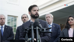 El presidente de Chile, Gabriel Boric, habla con reporteros en la Casa Blanca, donde se reunió el viernes 3 de noviembre de 2023 con el presidente Joe Biden. [Cortesía de la presidencia de Chile]