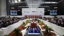 Sidang pleno pertemuan Dewan Menteri OSCE (Organisasi untuk Keamanan dan Kerja Sama di Eropa), di Skopje, Makedonia Utara, Kamis, 30 November 2023. (AP/Boris Grdanoski)
