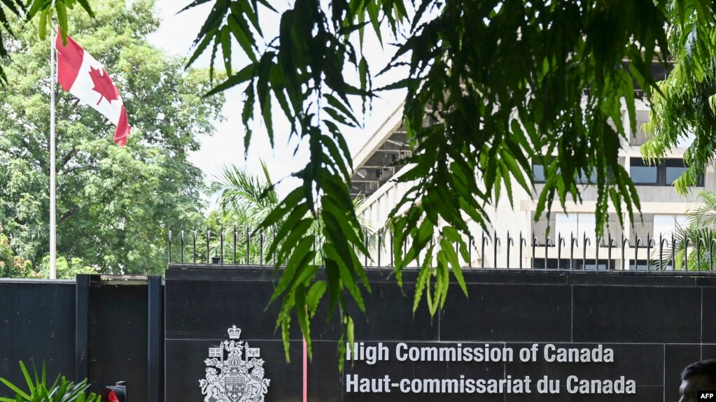 نئی دہلی میں کینیڈا کے ہائی کمیشن کے سامنے کا ایک منظر