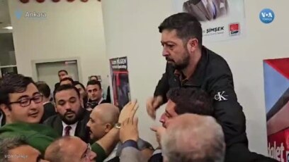 CHP Kurultayı'nda partililer arasında gerginlik