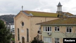 İstanbul’da Latin Katolik Santa Maria (Aziz Meryem) kilisesine yönelik saldırıyı gerçekleştirdikleri iddiasıyla gözaltına alınan Tacikistan uyruklu A.K. ile Rusya uyruklu D.T.’nin sorgusu sürüyor. 