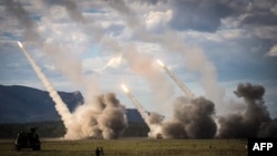 2023 年 7 月 22 日，在澳大利亞北部一個靶場舉行"護身軍刀"演習期間，一枚導彈從美軍的 HIMARS 系統發射
