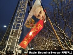 Okupljeni na Trgu Krajine u Banjoj Luci tokom proslave dana Republike Srpske na neustavni datum 9. januar nosili su i zastave Rusije s likom ruskog predsjednika Vladimira Putina.
