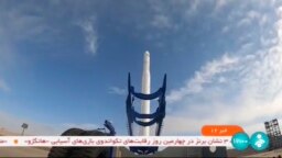 Gambar yang diambil dari video yang ditayangkan oleh televisi pemerintah Iran, Rabu, 27 September 2023, menunjukkan apa yang dikatakan Menteri Komunikasi Iran Isa Zarepour sebagai satelit Noor-3 yang diluncurkan dari lokasi yang dirahasiakan, di Iran. (IRIB via AP)