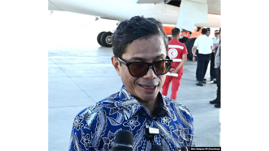 Wamenlu Pahala Mansyuri mengatakan pesawat ketiga ini melengkapi bantuan kemanusiaan dari Indonesia untuk Gaza, sebelumnya dua pesawat lain telah tiba terlebih dahulu. (Foto: Courtesy/Biro Setpres)